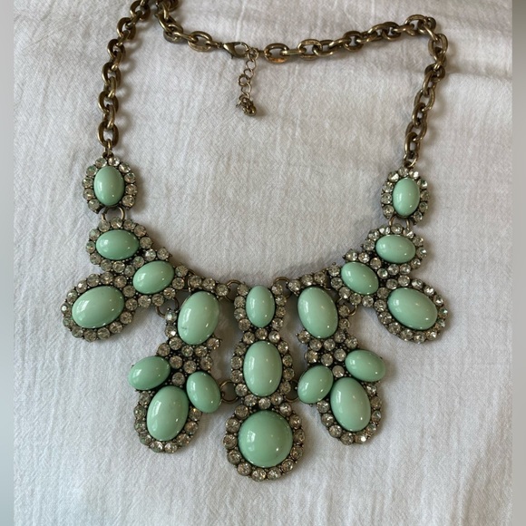 Green Bib Jeweled‎ Necklace - Picture 2 of 7